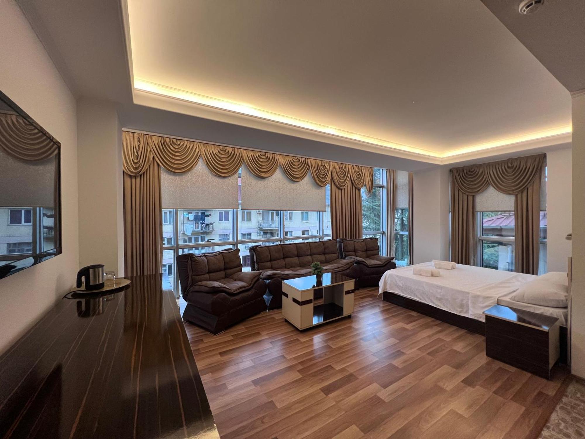 Hotel Argo Batumi Eksteriør bilde