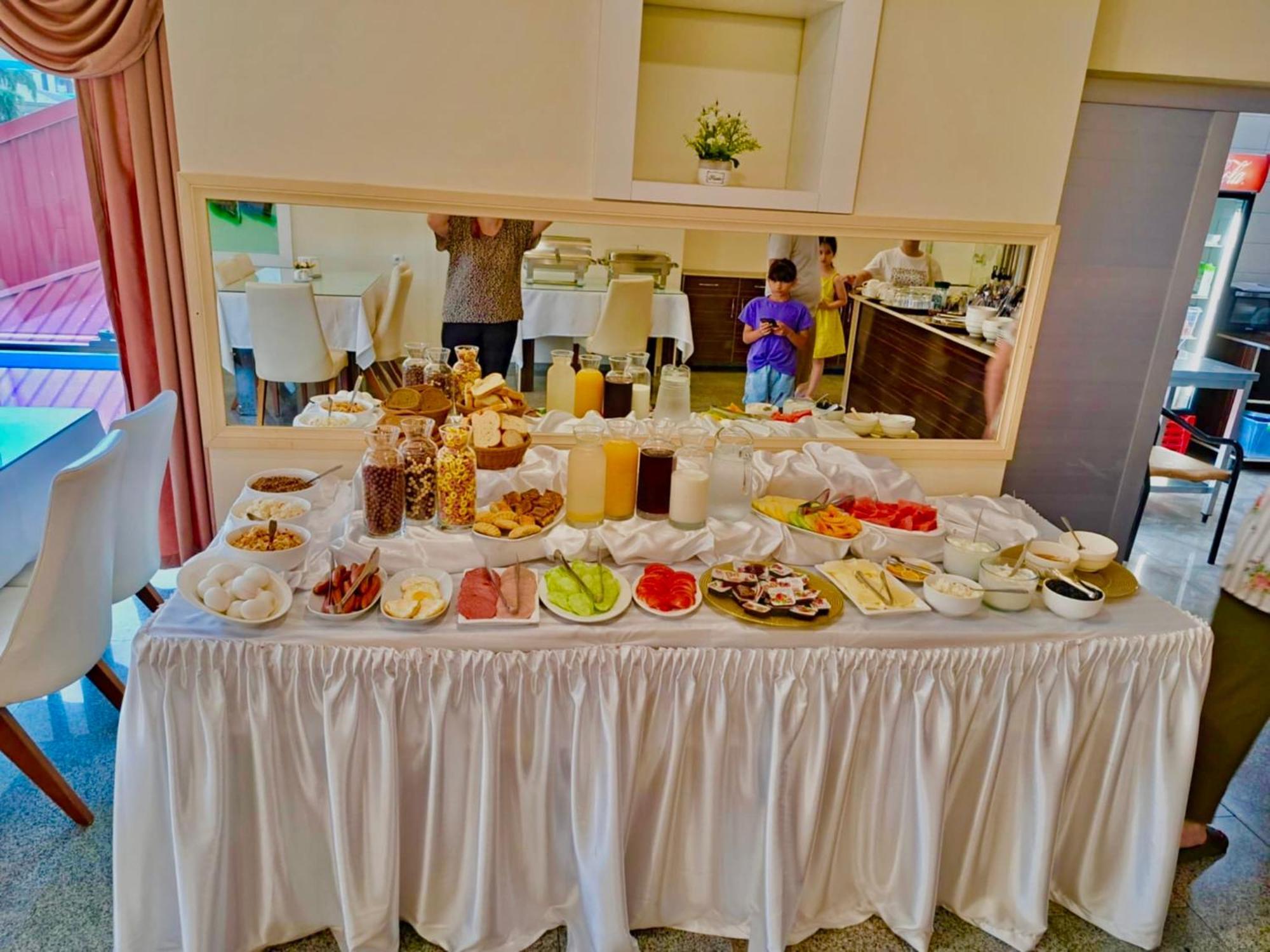 Hotel Argo Batumi Eksteriør bilde